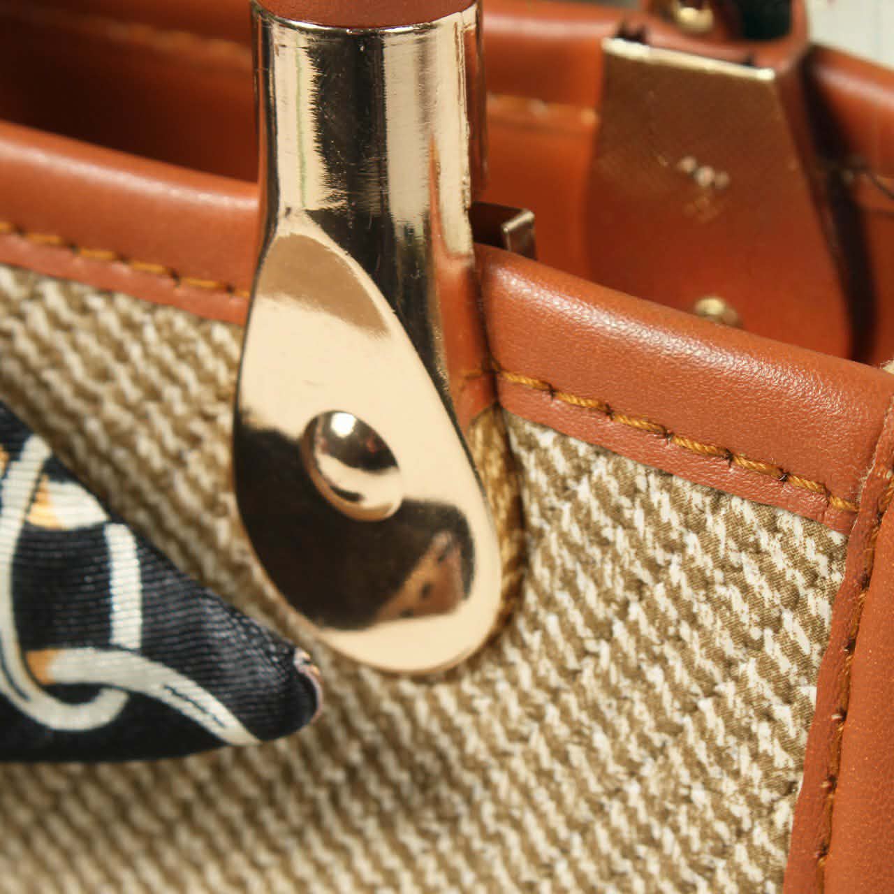 Medium women's handbag